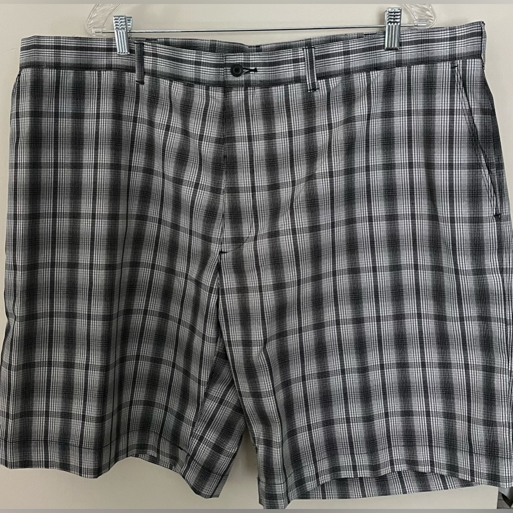 NWT Men’s PGA Clubhouse Shorts Black/White Plaid w/Accessory Pocket; Size 44 - Picture 2 of 8